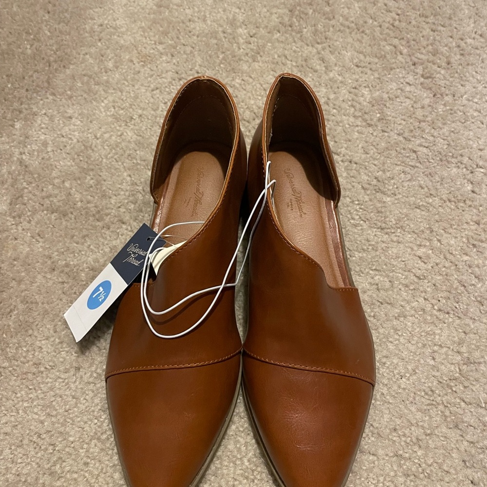 Universal Thread Women's Tan Flats